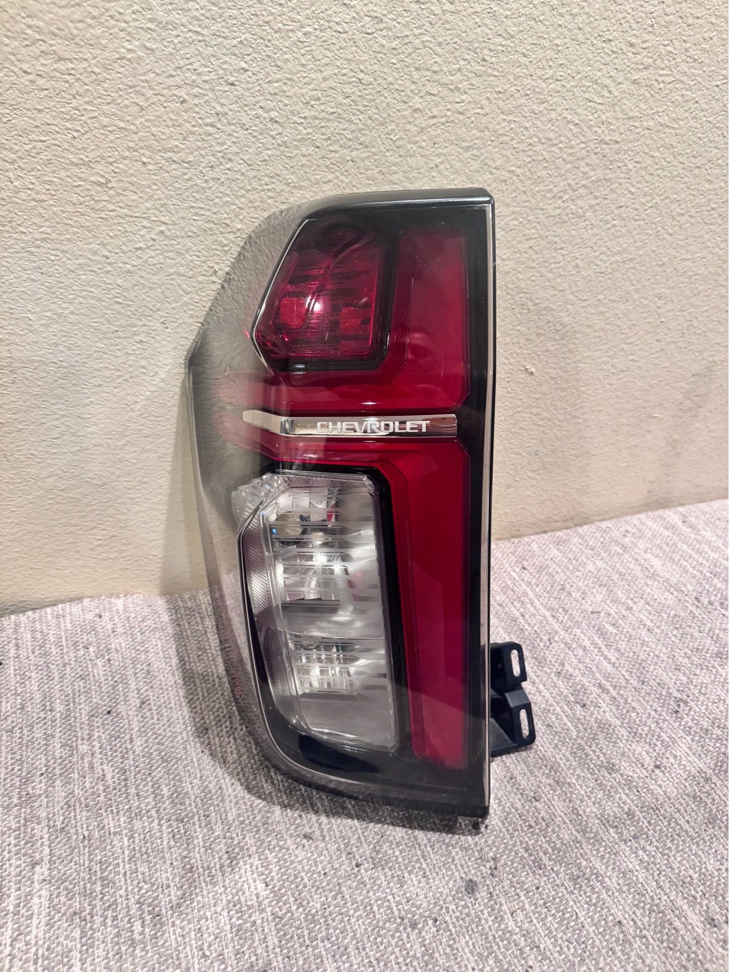 2021 to 2024 CHEVY SUBURBAN TAIL LIGHT LH