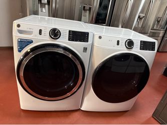 Set of washer machine GE and gas dryer. In perfect conditions and works perfectly. Washer machine capacity of 4.8 and dryer capacity 7.8 Deliver to yo