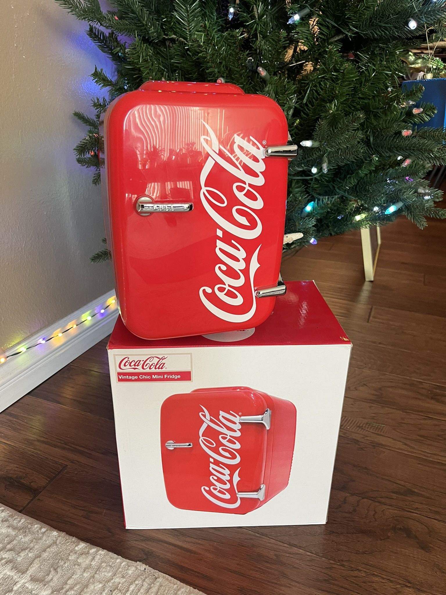 Cute Red Vintage Coca-Cola Mini Fridge