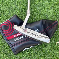 Odyssey White Hot Pro 1 Putter with head cover