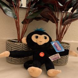 Fingerlings. Friendship  Your Fingertips Makes  Monkey Sounds 10” X 13” Plush 