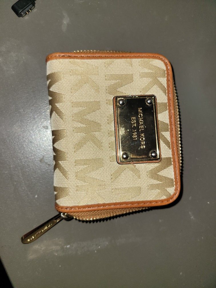 Michael Kors Bifold Zip Around Wallet with Coin Pocket Brown / Gold