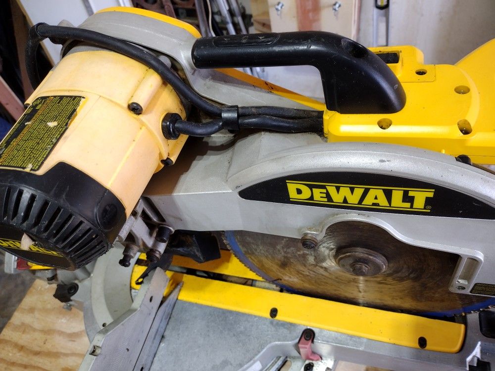 DeWalt Dws800 12-in Sliding Miter Saw