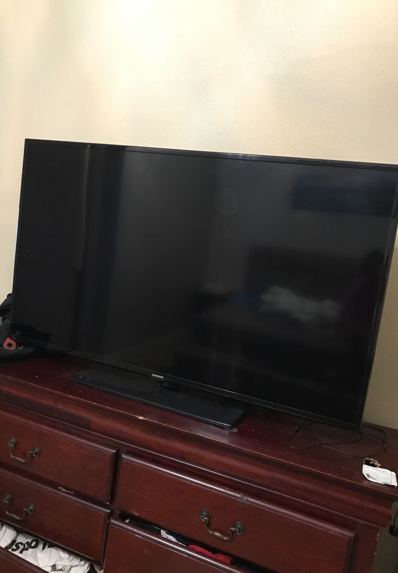 55 inch Samsung smart tv (broken screen)