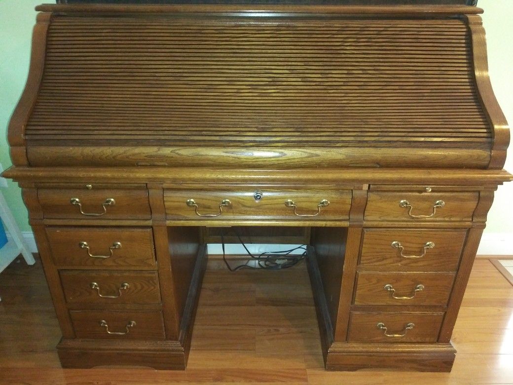 Antique desk with 🔐 lock