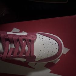 Women Size 7 Dunks
