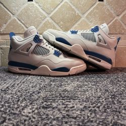 -Jordan 4s “Military Blue” -Size 10.5M -Og all  -Barley used  -All stars ✨  
