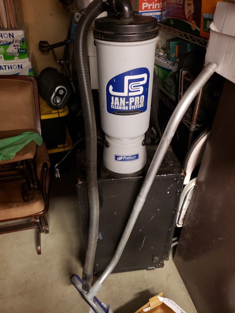 Pro Janitorial vacuum (no bags)
