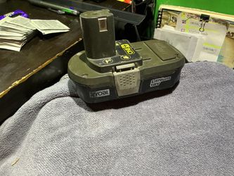 🔋 RYOBI ONE+ 18V Lithium-Ion Battery P102) - Compact Pack