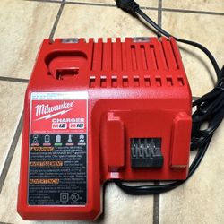 Milwaukee M12 M18 Charger 