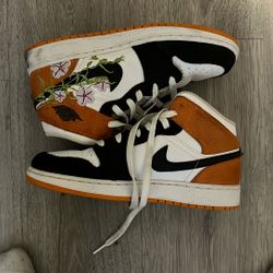 Air Jordan Woman’s size 6 Orange and Black blossom