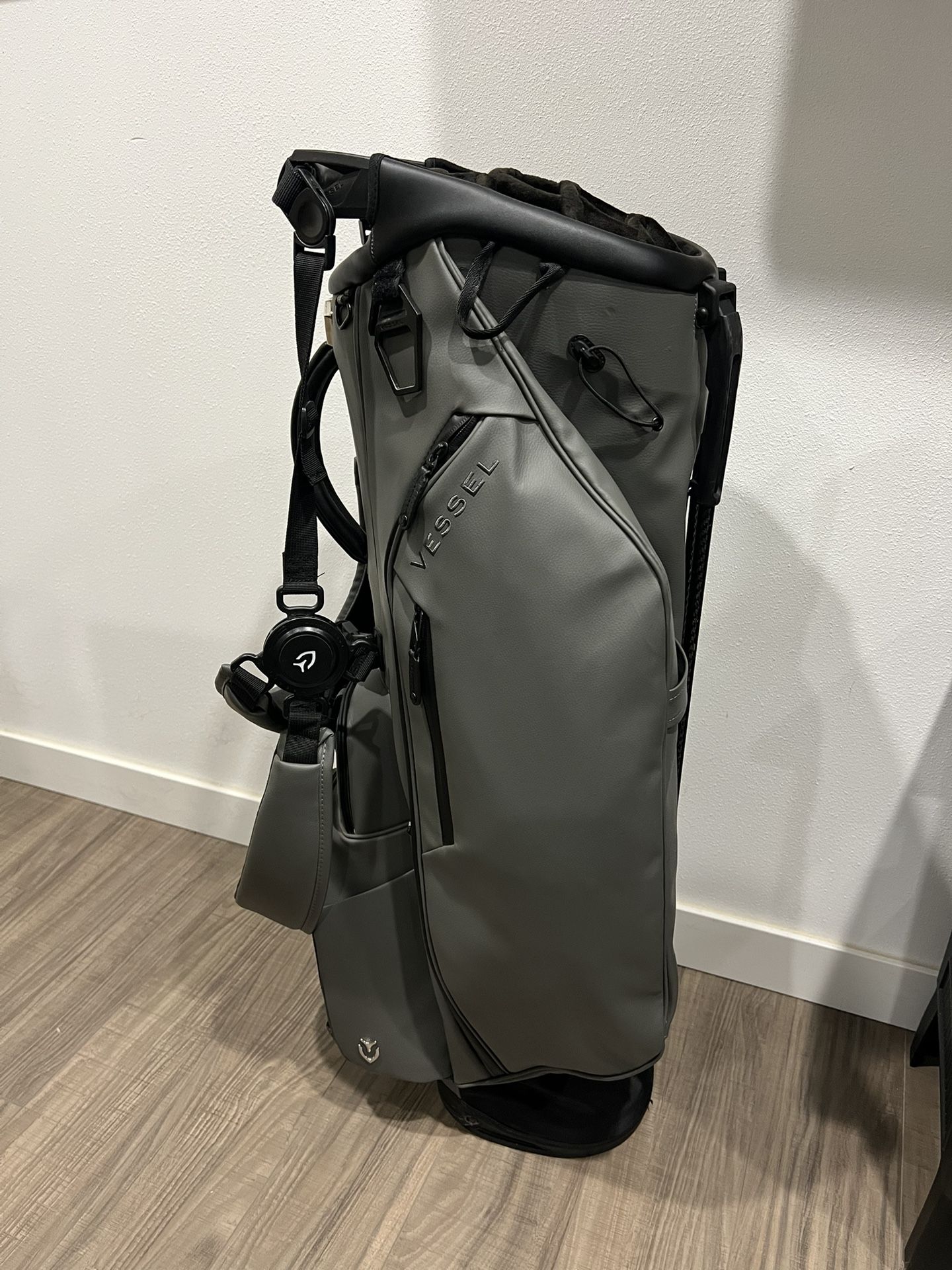 Vessel Pro Stand Bag - Like New - PENDING