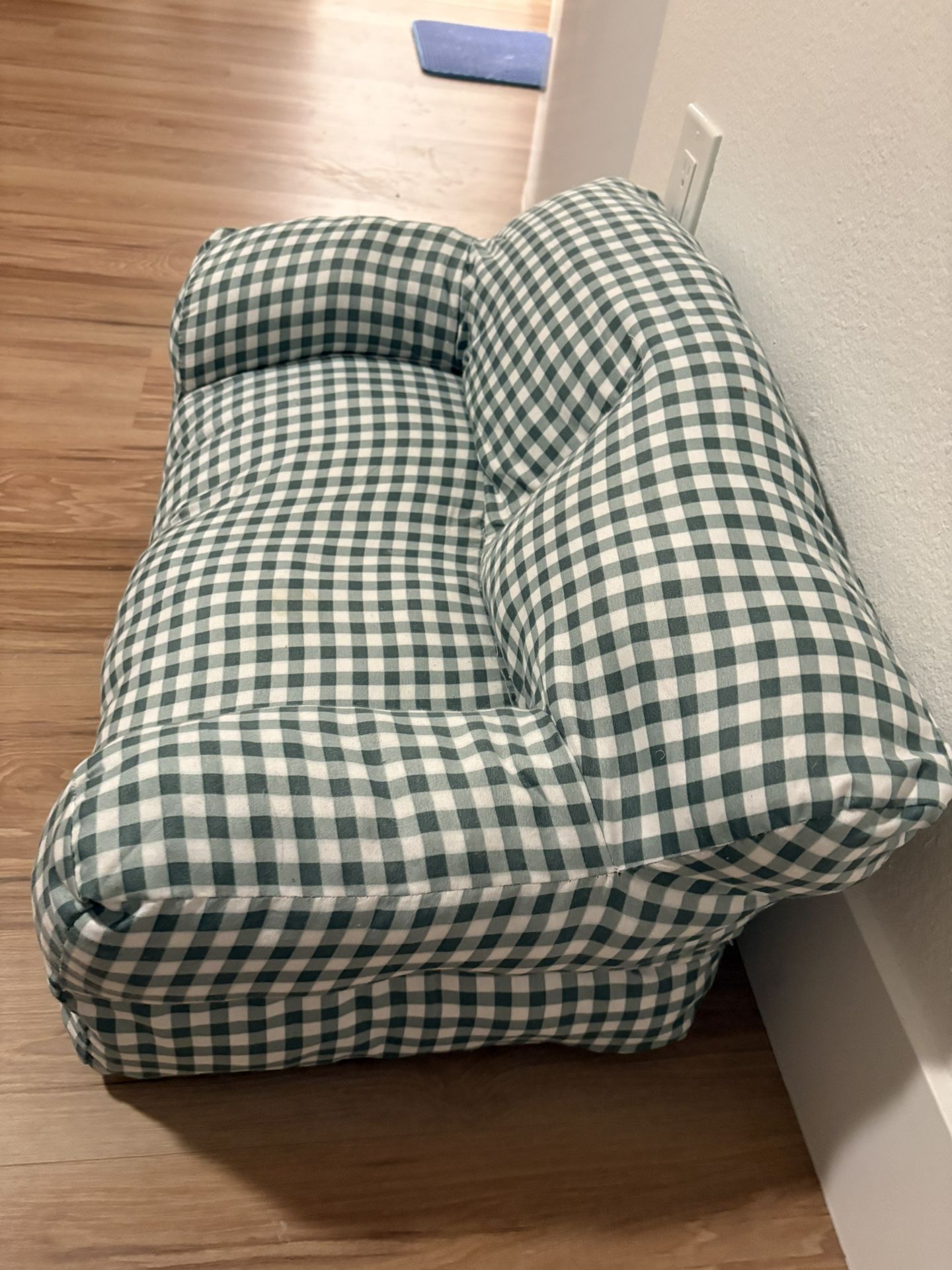 Small Couch For Dogs Or Cats