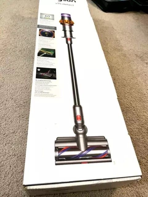 Dyson-v15-cleaner