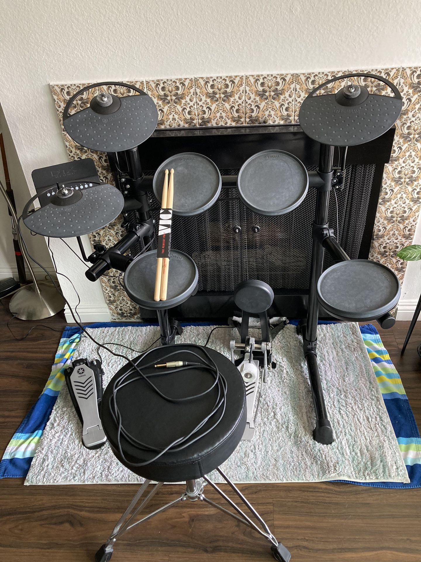 YAMAHA DTX430K ELECTRONIC DRUM SET/KIT-USED-WORKS GREAT-READY TO PLAY