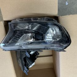 Ford Explorer 2022         Lt Headlight 