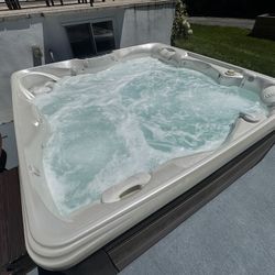 Tarino 5 Seater hot tub 