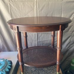 This is an Ethan Allen British Classics Freeport accent oval end table 