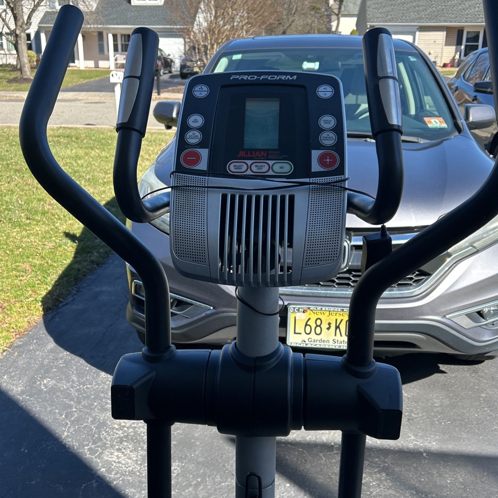 Jillian Michaels Pro Form Elliptical 600 LE In Very Good Condition for Sale in Somerset NJ OfferUp