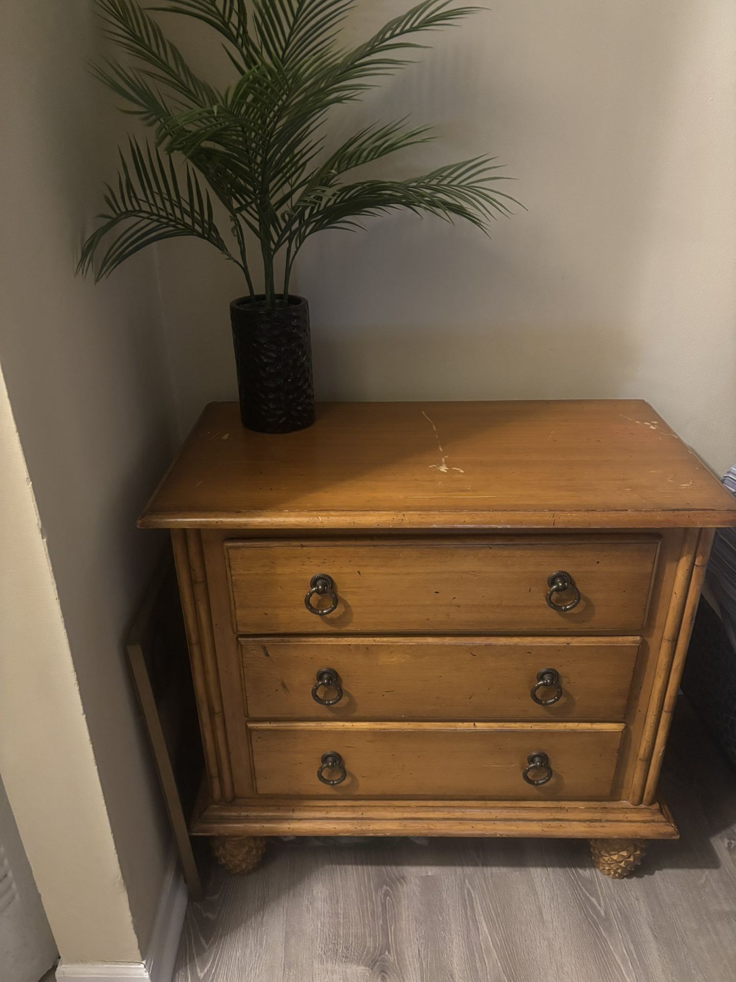 2 Dresser 