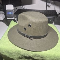 Olive Green Outdoor Hat XL – Safari / Hiking Style – Excellent Condition