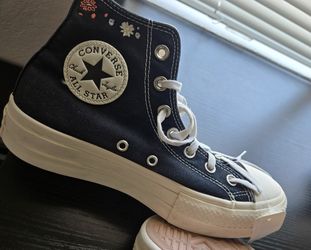 $20 Brand New Woman's Converse Size 7.5 