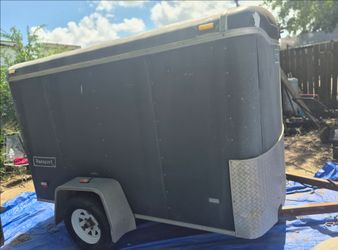 2000$$$ 5x8 enclosed trailer 2000$$