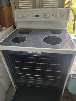 GE Spectra Electric Range Stove