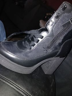 Black DKNY wemons boots 7 1/2
