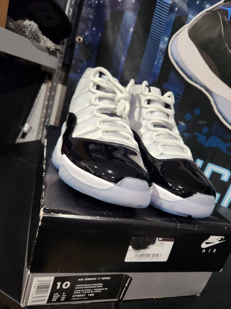 Jordan Concord 11s ( Tried On) Size 10M