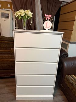 White Dressesr drawers works well Brand New