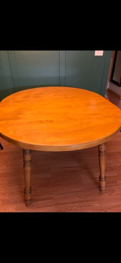 Round Farm House Table With Two Leafs