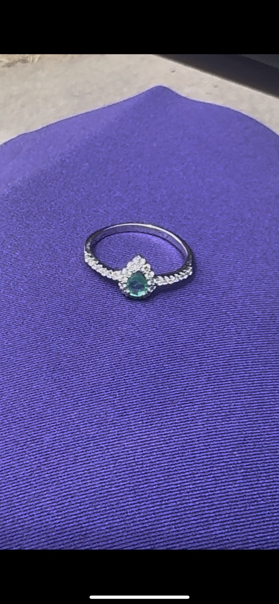 14k White Gold Pear Emerald Ring
