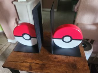 Pokémon Poké Ball Bookends Set