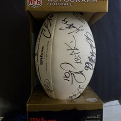 2009 NEW YORK GIANTS AUTOGRAPHED FOOTBALL