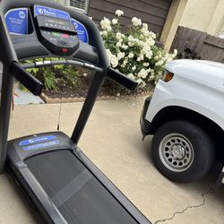 T101  Horizon Fitness 2.50 hp Ultra Quiet motor Treadmill  