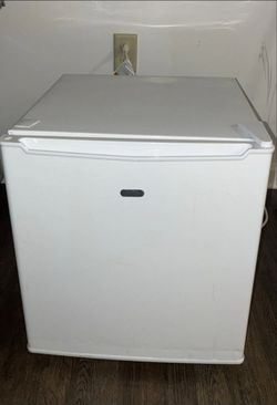 Sunbeam mini refrigerator