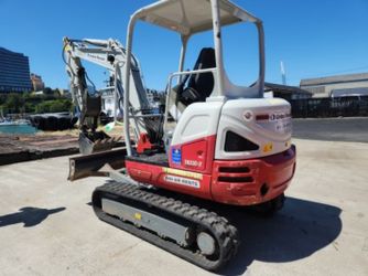 Takeuchi TB235-2R (35 size low hour mini excavator) 