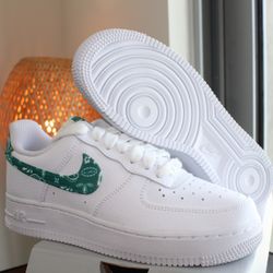 Air force 1 '07 essential white/gold women's shoe size 8 clearance