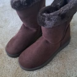 NEVER WORN - Brown Boots w Fur - N polar