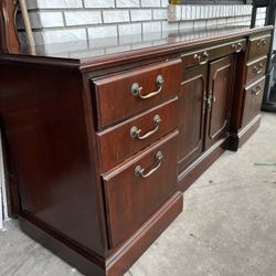 Hutch/Credenza Buffet Real Wood Strong Heavy Excellent Condition$150  68.5 by 20 by 30