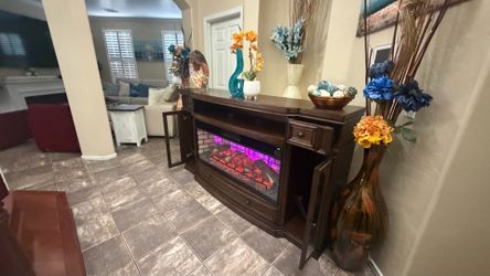 Beautiful and solid fireplace /tv stand in excellent condition 7 colors of flames 75”