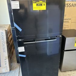 New 10.1 Magic Chef Top Freezer Refrigerator