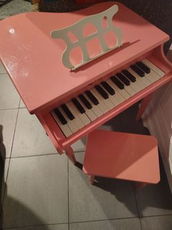 FREE Kids play piano, pink