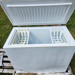 Frigidaire chest freezer - Reliable and Works Great!