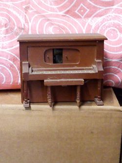 Vintage mini piano music box
