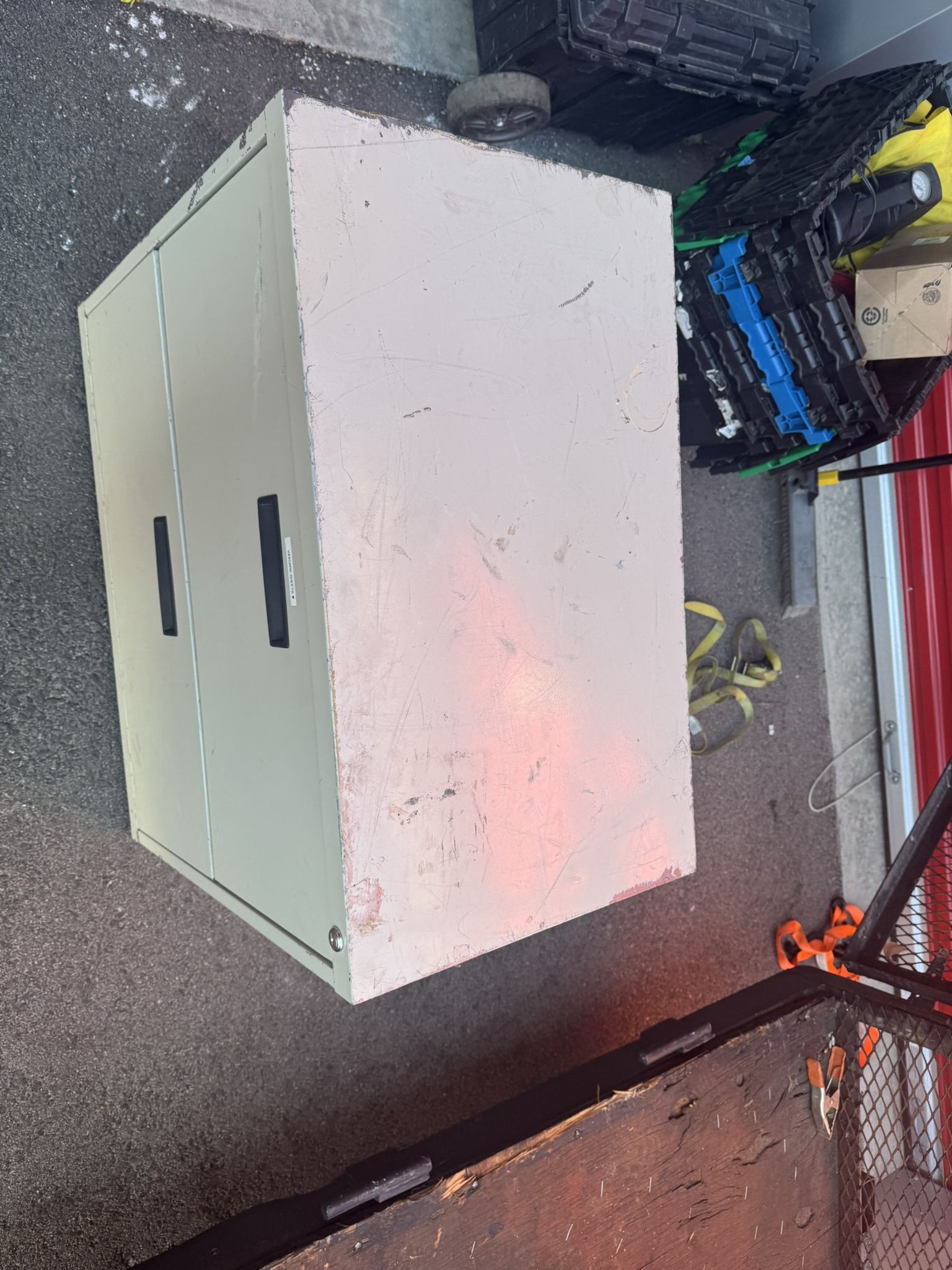 Metal Filing Cabinet/ Drawers