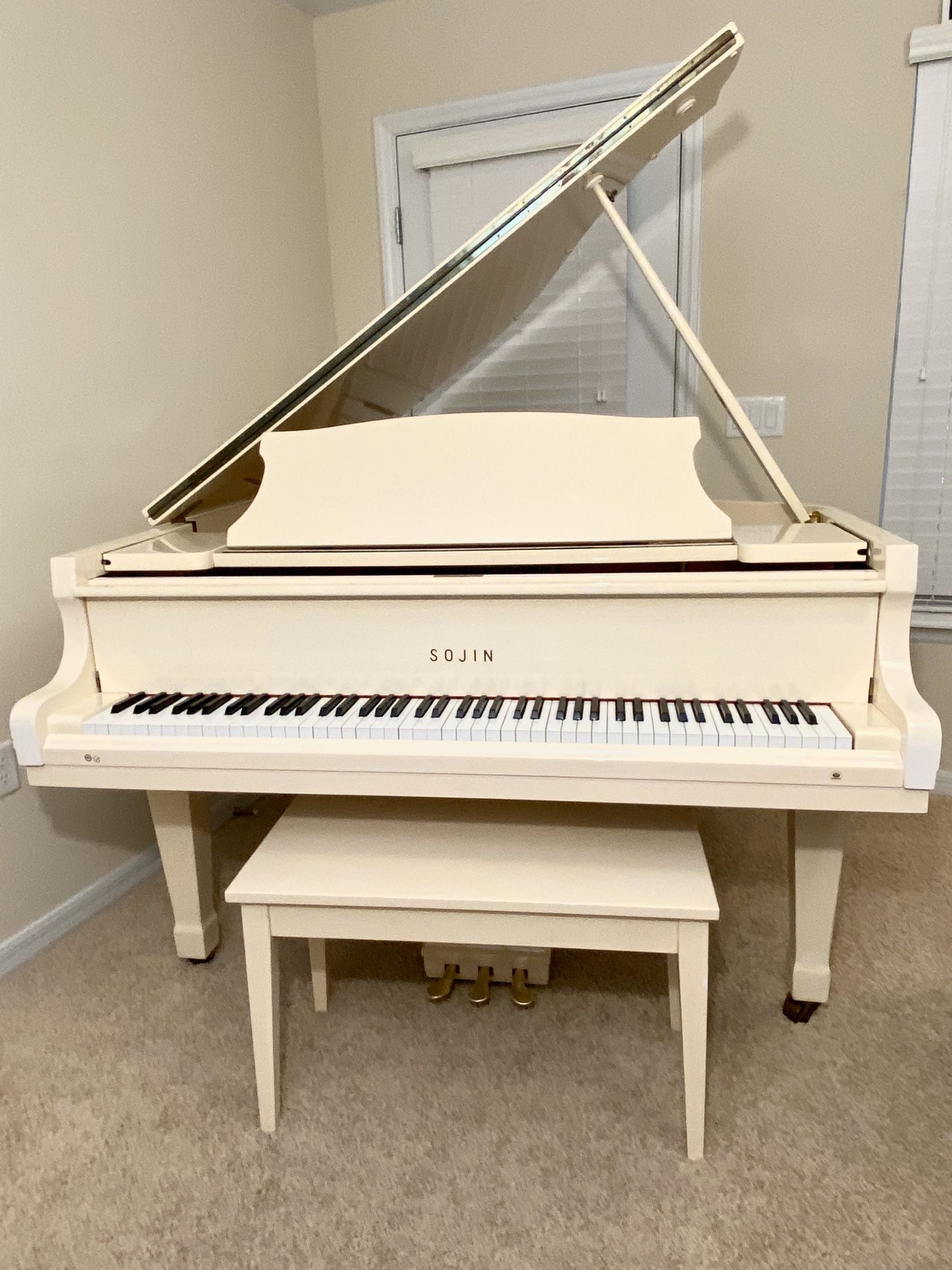 Beautiful Sojin Baby Grand Piano+delivery!