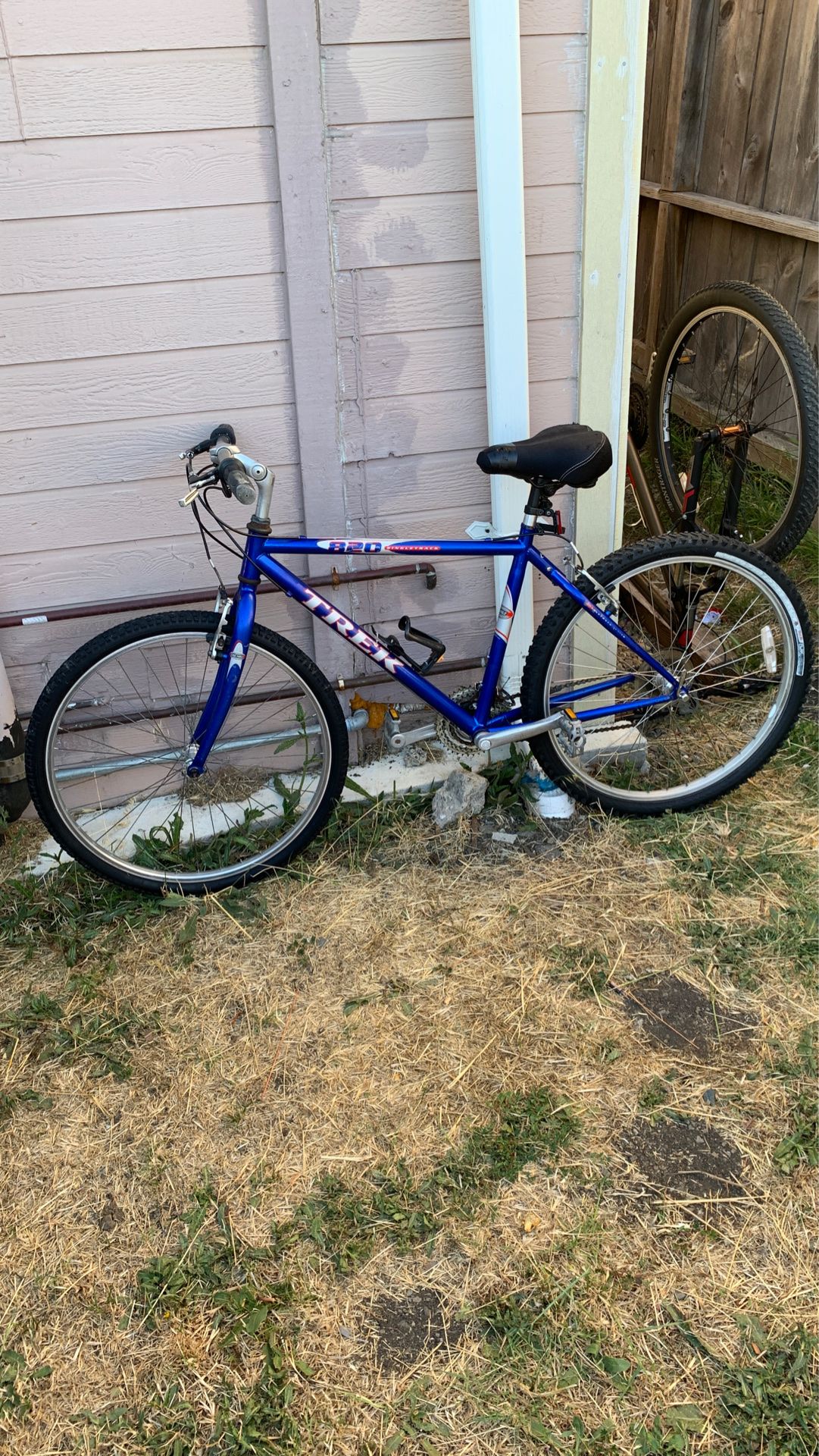 Trek 820 Large SIZE 17" Frame Mountain Bike 21 Speeds V-Brake Stop on a dime! HAS MINOR Surface Rust DOESN'T EFFECT FUNCTIONAL $150