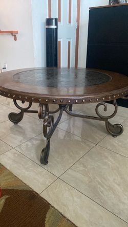 Traditional Round Wood Coffee Table w/ Ornate Carved Center